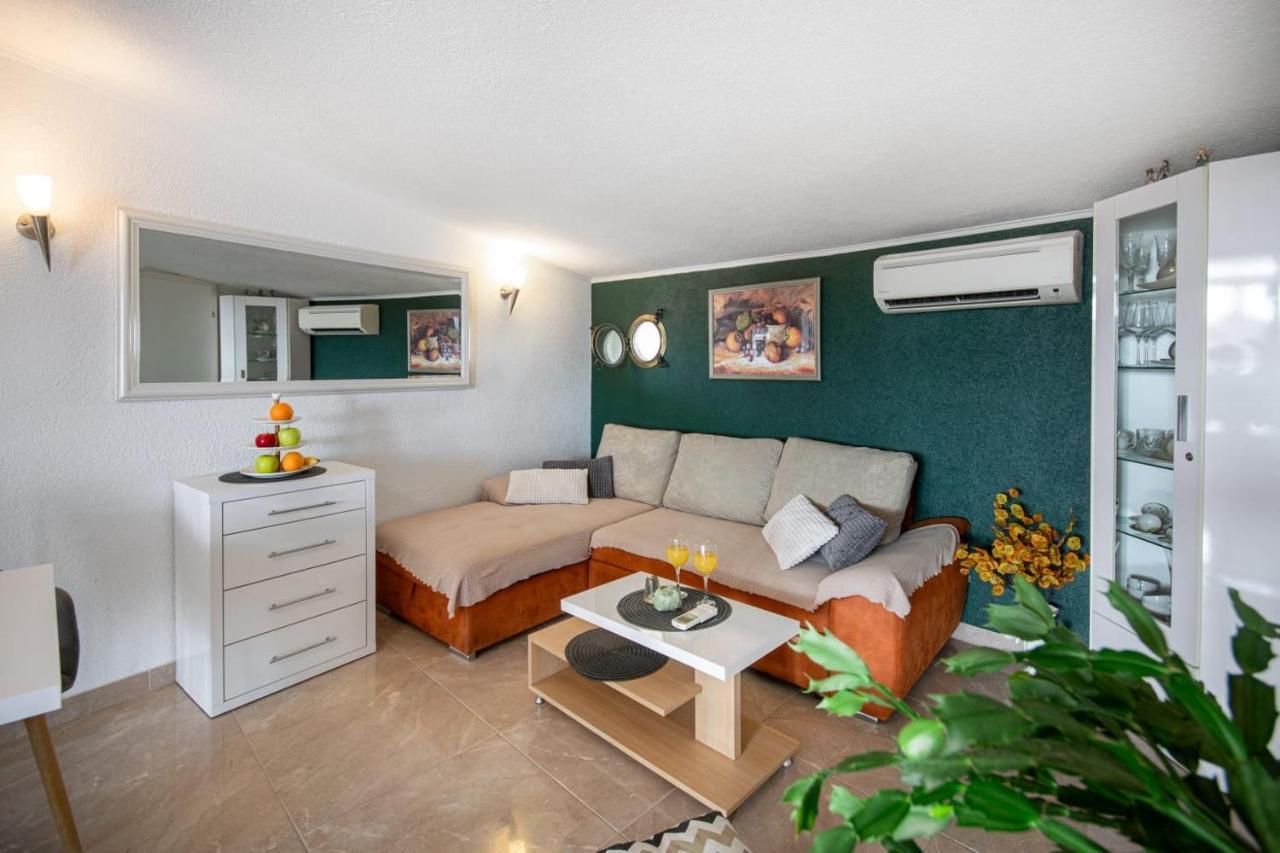 Holiday Home Nevera มาคาร์สกา ภายนอก รูปภาพ