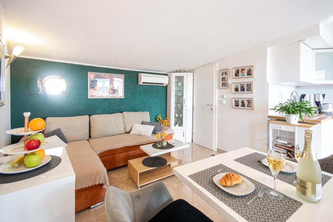 Holiday Home Nevera มาคาร์สกา ภายนอก รูปภาพ