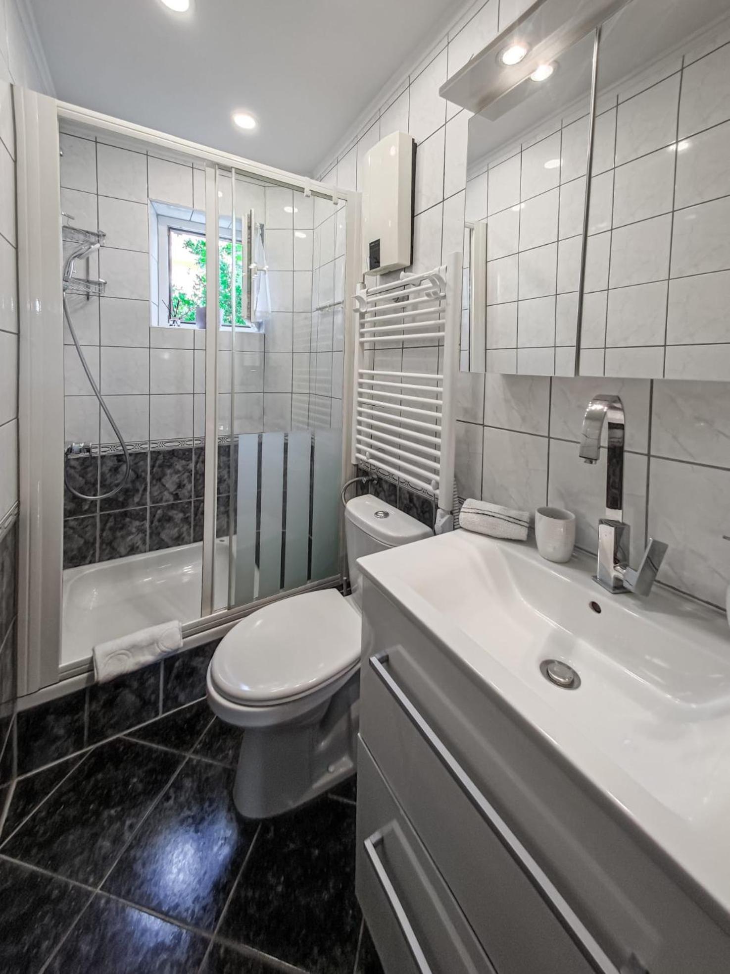 Holiday Home Nevera มาคาร์สกา ภายนอก รูปภาพ