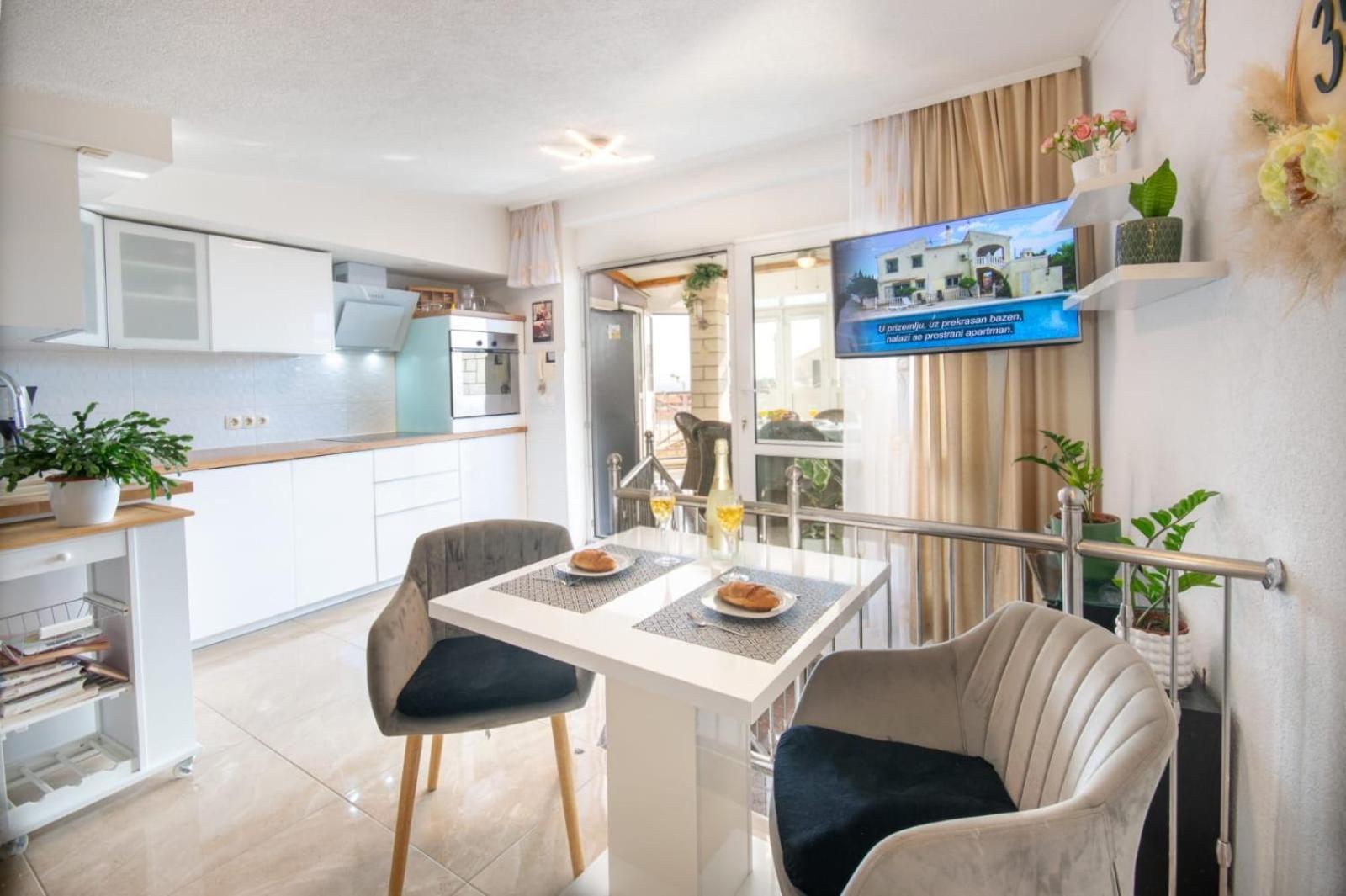 Holiday Home Nevera มาคาร์สกา ภายนอก รูปภาพ