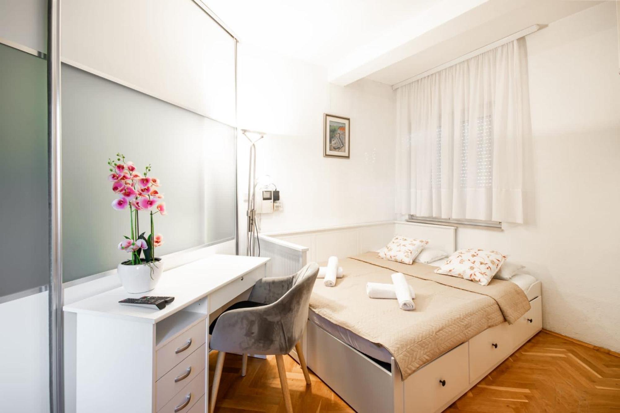 Holiday Home Nevera มาคาร์สกา ภายนอก รูปภาพ