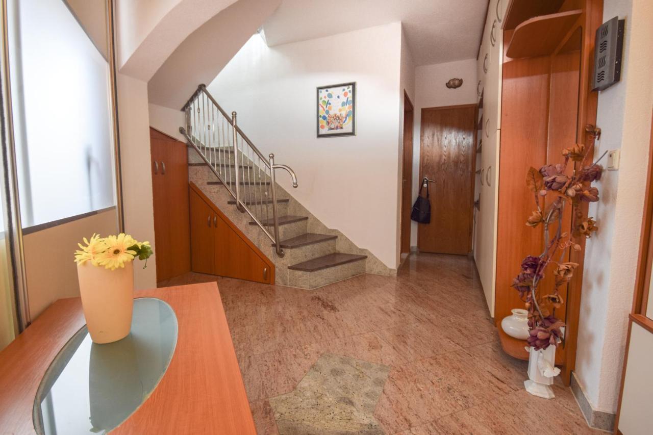 Holiday Home Nevera มาคาร์สกา ภายนอก รูปภาพ